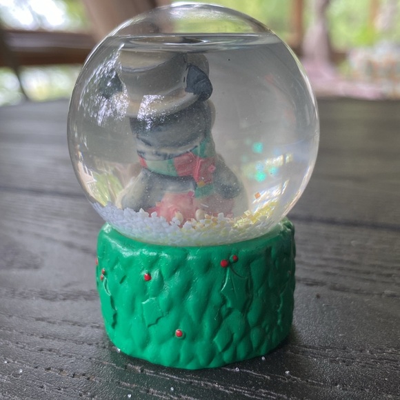 🎄Disney Mickey Mouse Holiday Mini snow Globe - Picture 3 of 7